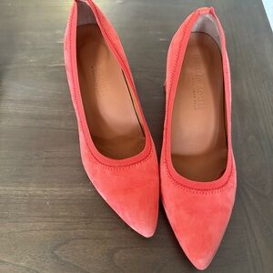 Gentle Souls Kenneth Cole Coral Suede Pointed Toe Heels Comfort Pump Size 7.5
